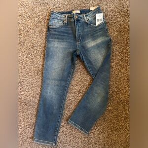 STRAIGHT LEG DENIM